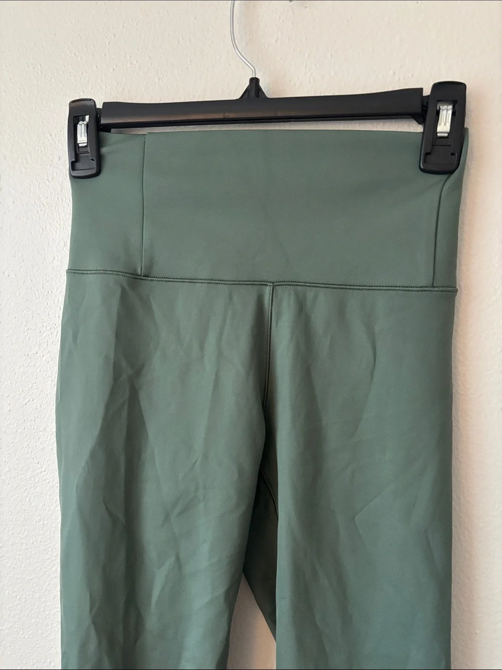 VUORI Evolve leggings in SEA PINE size small high waist tights workout
